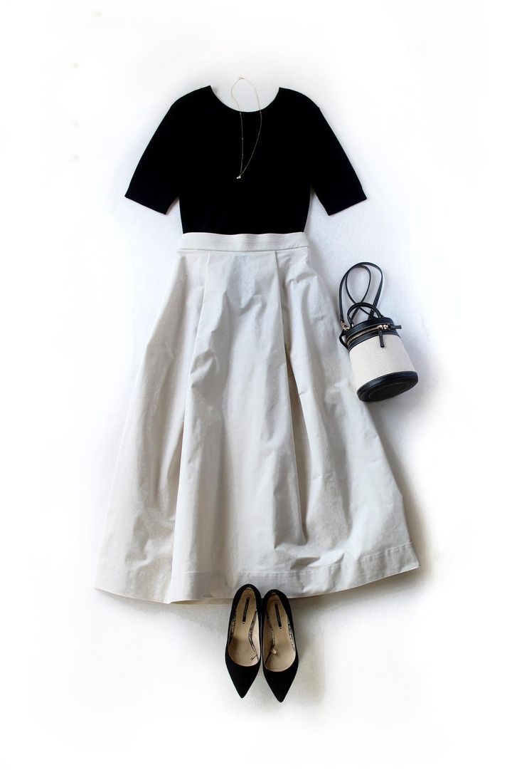 画像: ボリュームタックフレアスカート￥9,990 UVカット2WAYセーター￥5,990／ともにPLST www.plst.com