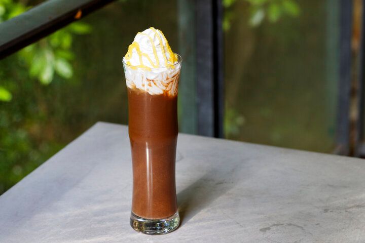 ホタルが鑑賞できる川床テラスも♪レトロ建築が目を引く大阪・箕面の「YUZUYAカフェ」