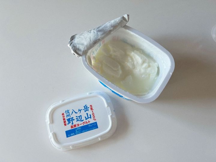 韓国で話題のグリーヨーグルトを手軽に！ジューシーマンゴーサマーなグリークヨーグルト【渡辺友美子のコーヒーに合うお菓子のレシピ vol.47 〜レシピで旅するヨーロッパ〜】