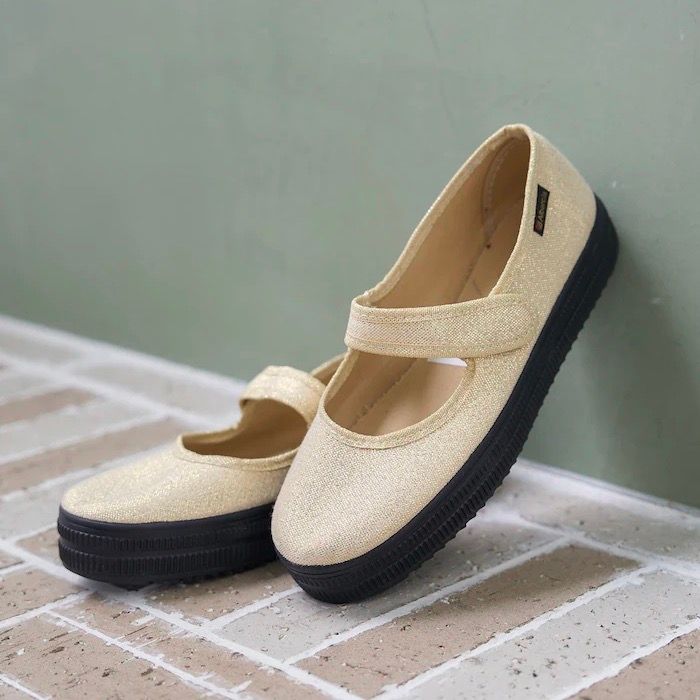 画像: 「別注 メリージェーン フラットシューズ ラメ」￥6,600【アルベローラ×フリークス ストア】 出典：フリークス ストア