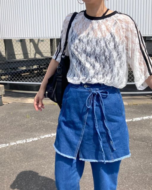 白のTT*akレースラインPOを着用したコーデ