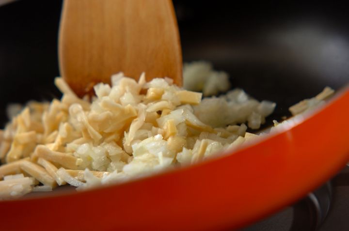 シイタケとタケノコのピリ辛春巻きの作り方1