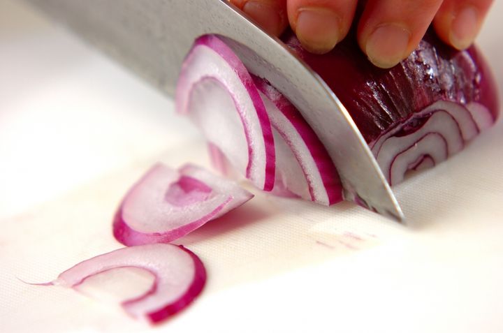 お刺身サラダの卵黄ソースの下準備1