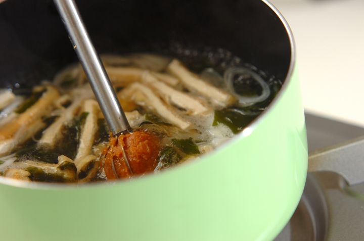 お揚げのみそ汁の作り方2