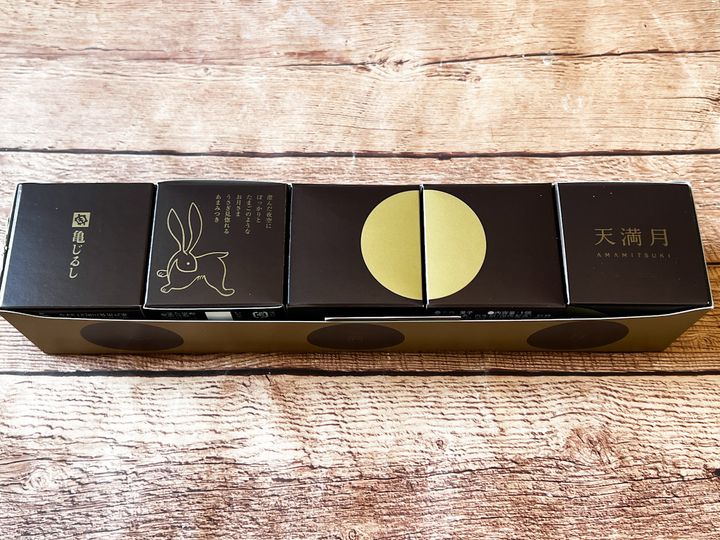 5個並んだ個別の箱