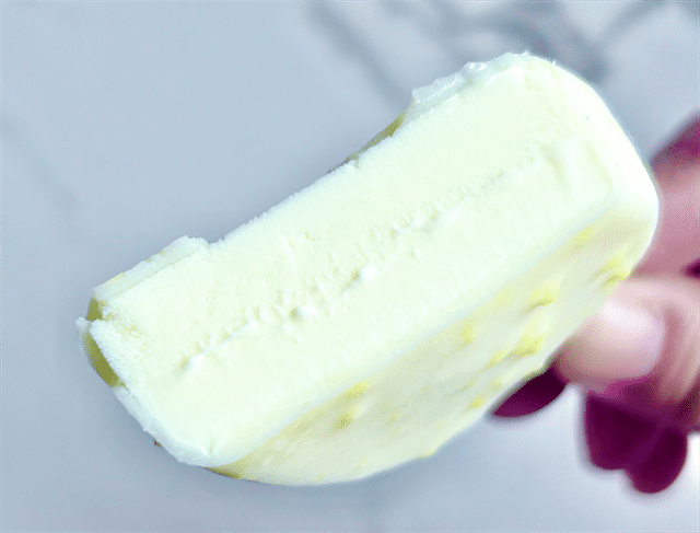 ピュルテ 瀬戸内レモン＆ ホワイトチョコ レモンチップ入 断面