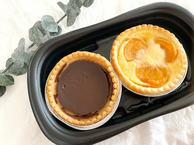 ロピアのチルドスイーツ、チョコタルトとアプリコット・アーモンドタルト