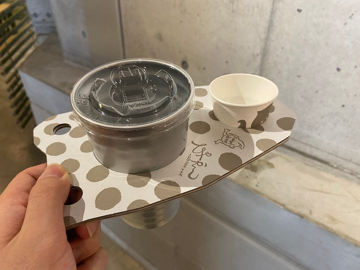 「氷」をテイクアウトで注文した場合はこのような形でもらえます