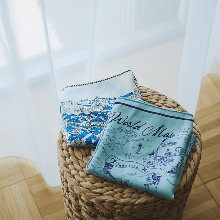 海や旅に出かけたくなる、きれいなブルーの《マニプリ》スカーフ【マイスタンダードブック】