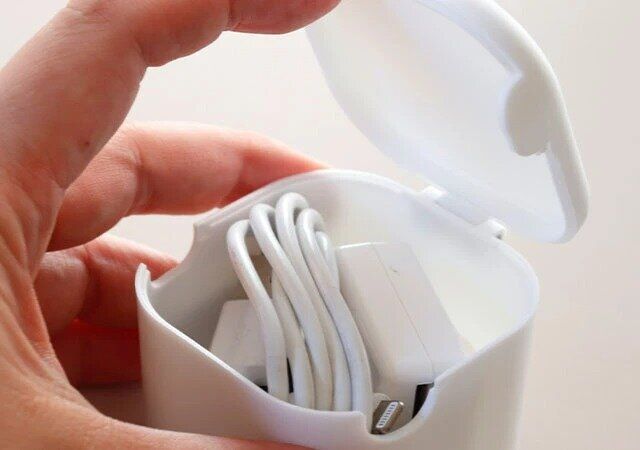 キャンドゥ 充電器ケース スマホスタンド 収納