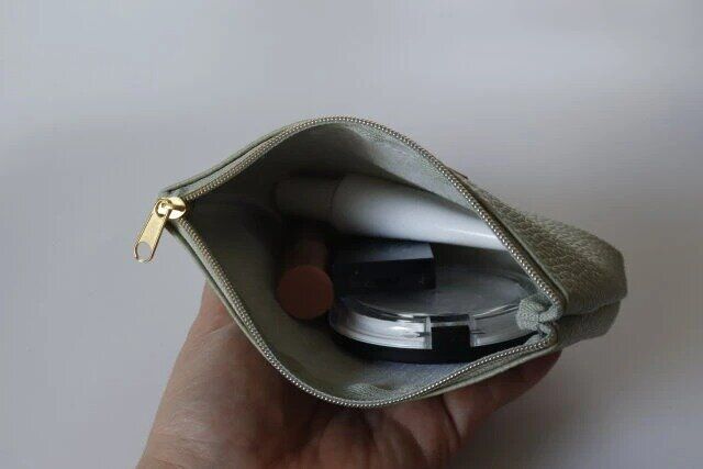 セリア 合皮カラー マチ付ポーチ サイズ感
