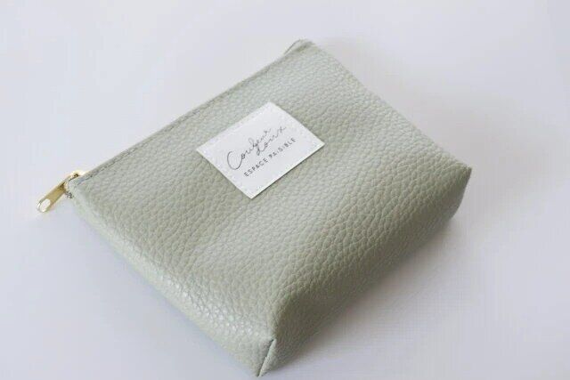 セリア 合皮カラー マチ付ポーチ