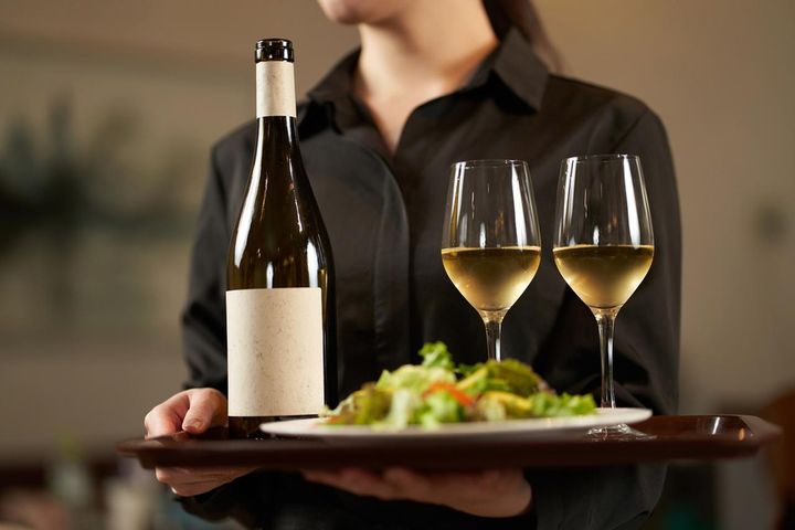 画像: ﻿居酒屋で友人から「それ、やっちゃダメ！」→ 実は嫌がられる飲食店でのNG行動とは？