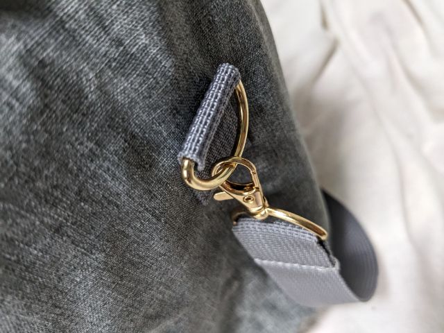 ショルダーストラップ