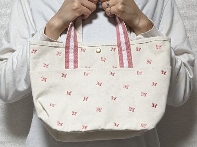 ランチトート持ったところ