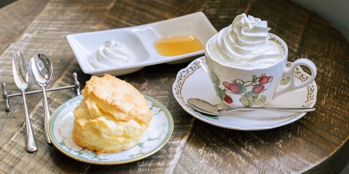 左から「スコーン」350円、「ウインナー珈琲」600円