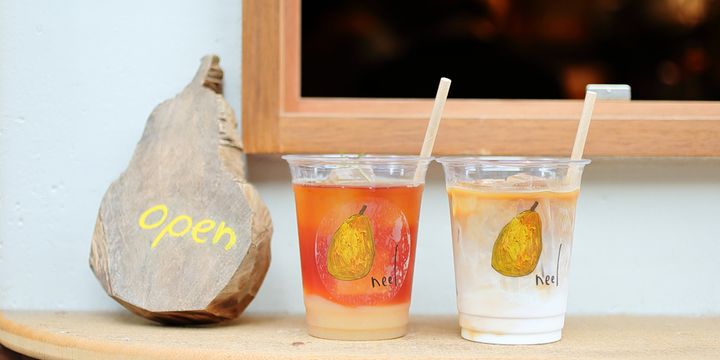 左から「neel's ラフランスティ（アイス）」780円、「ラテ（アイス）」620円