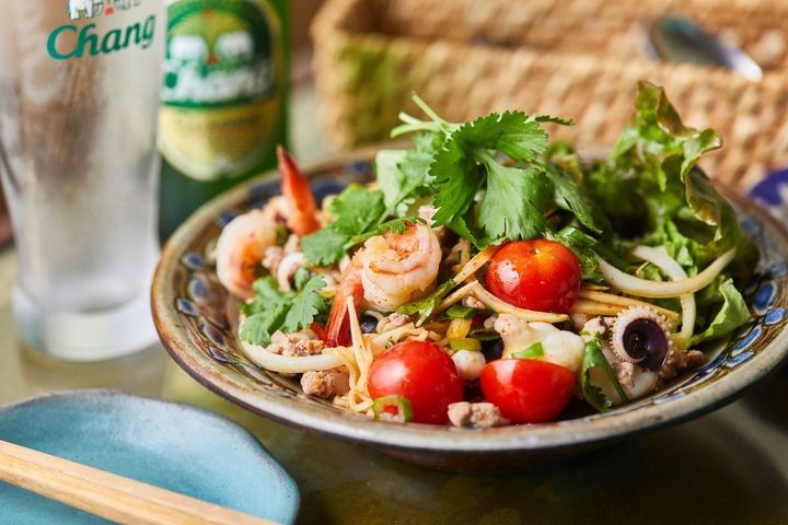 「ヤムママー」1050円とタイのビール「チャーン」750円