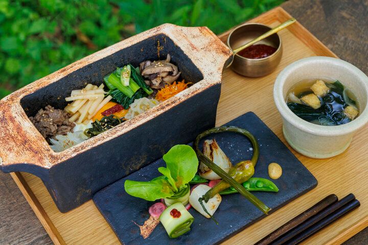 京都・大原の里のリバーサイドカフェ「somushi ohara」で、オーガニックのランチやスイーツを