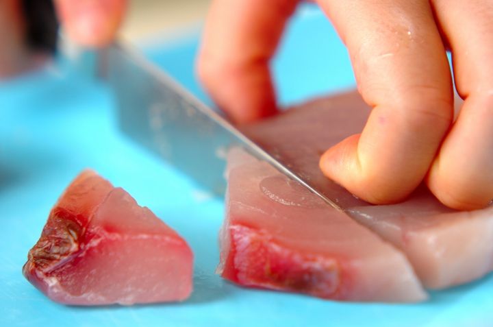 メカジキとパプリカの油淋鶏風の下準備1