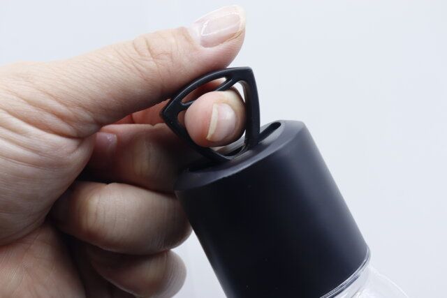 ダイソー ドリンクボトル 収納取っ手付 フタ 取っ手 収納可能