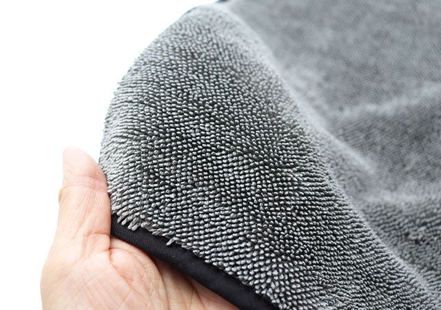 ダイソーの足が喜ぶバスマット（強撚パイル、リバーシブル、大きいサイズ）の裏面の仕様