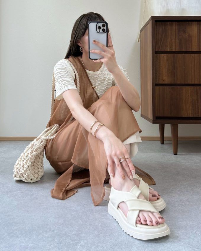 しまむら「TTSLアシンメトリーサンダル」