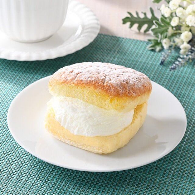 ファミリーマートのクリームがおいしい ふわふわ台湾カステラ