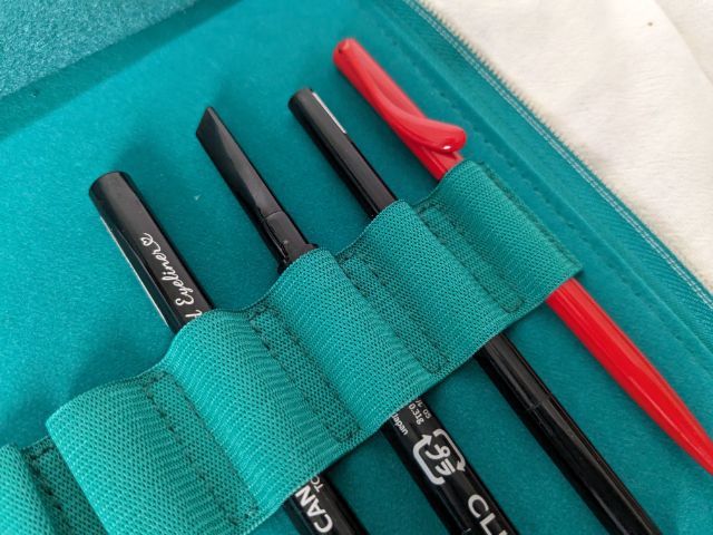 ペンケースのペン仕切り
