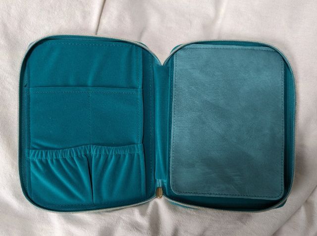 ペンケースを開いたところ