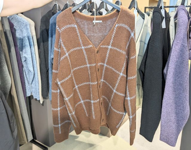 チェック柄のカーディガン