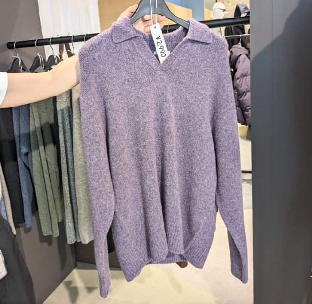 パープルのセーター