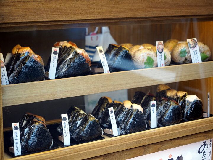 海まで徒歩３分♪ 新感覚の炙りめしランチや海鮮おにぎりが楽しめる「熱海おさかな食堂 炙り家」がオープン