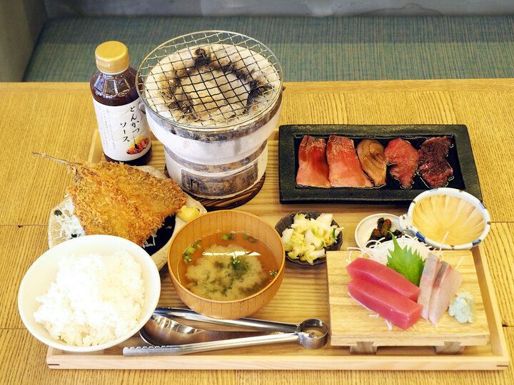 海まで徒歩３分♪ 新感覚の炙りめしランチや海鮮おにぎりが楽しめる「熱海おさかな食堂 炙り家」がオープン