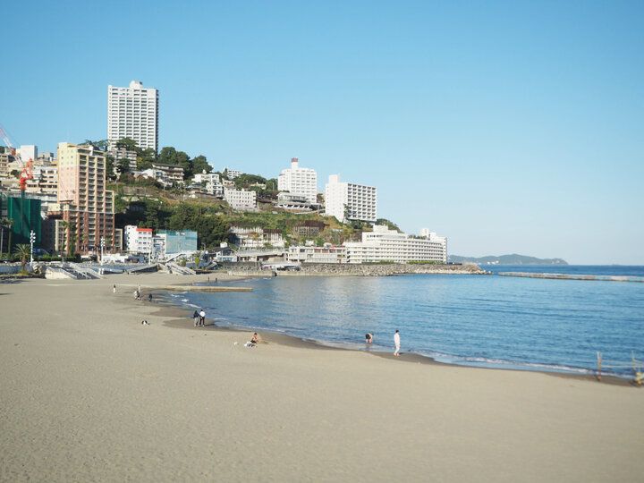 海まで徒歩３分♪ 新感覚の炙りめしランチや海鮮おにぎりが楽しめる「熱海おさかな食堂 炙り家」がオープン