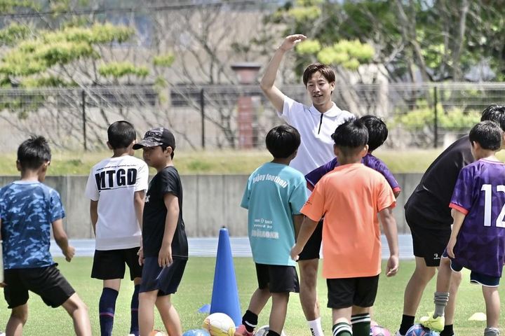 奥川雅也、地元でのサッカー交流会で子供たちに伝えた「楽しさと身近さ」の意義とは。「それを忘れずに続けていれば…」