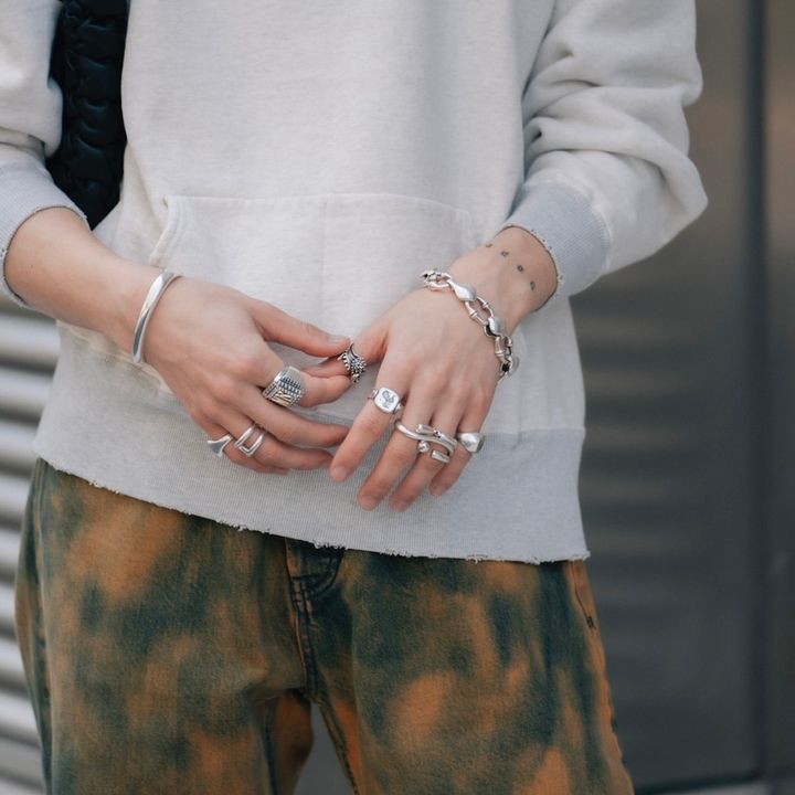 〈h'eres（ヒアーズ）〉のアクセサリー