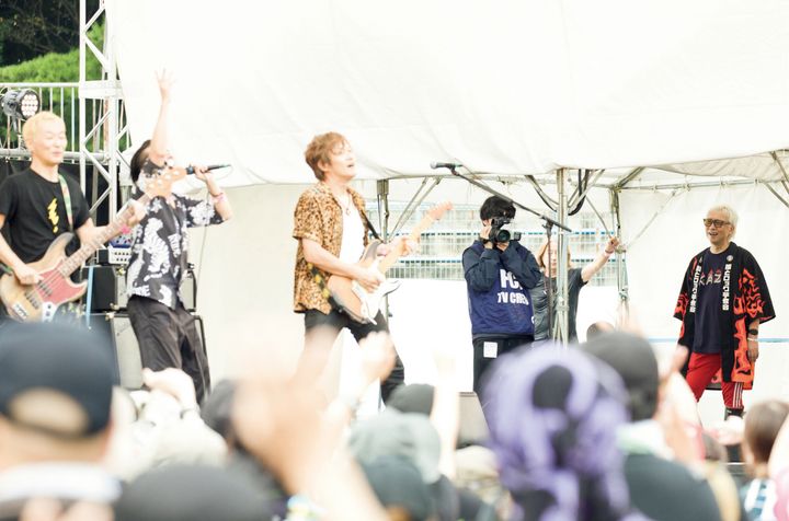 ロックバンド怒髪天のパフォーマンス