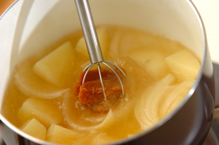 ジャガイモと玉ネギのみそ汁の作り方2