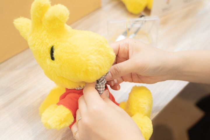 スヌーピーミュージアムのぬいぐるみワークショップに「ウッドストック」が新登場！期間限定オリジナル缶バッジ作りも