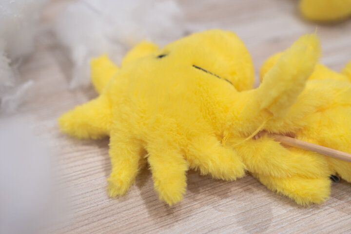 スヌーピーミュージアムのぬいぐるみワークショップに「ウッドストック」が新登場！期間限定オリジナル缶バッジ作りも