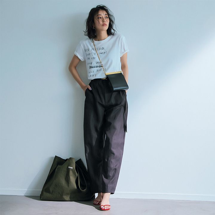 最低気温20度の服装例：大本命のレタリングTシャツならカジュアル上手に一役