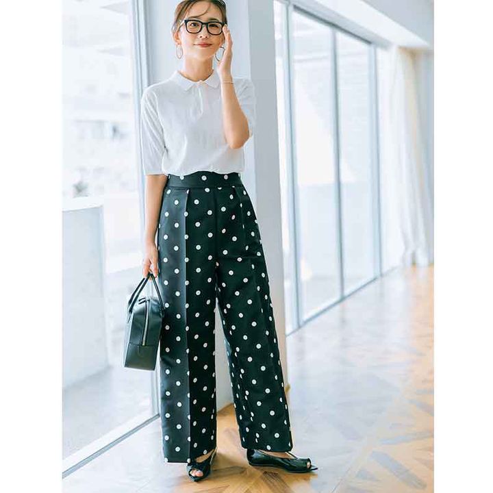 最低気温20度の服装例：ドット柄パンツときちんとポロニットが好相性コーデ