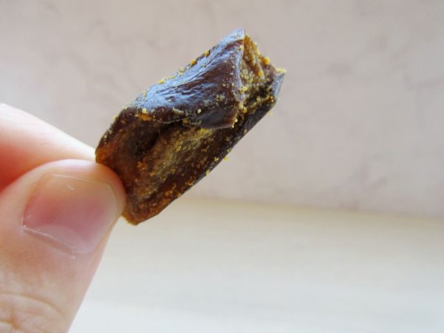 一つ持ち上げた信州赤系米味噌茄子スナック