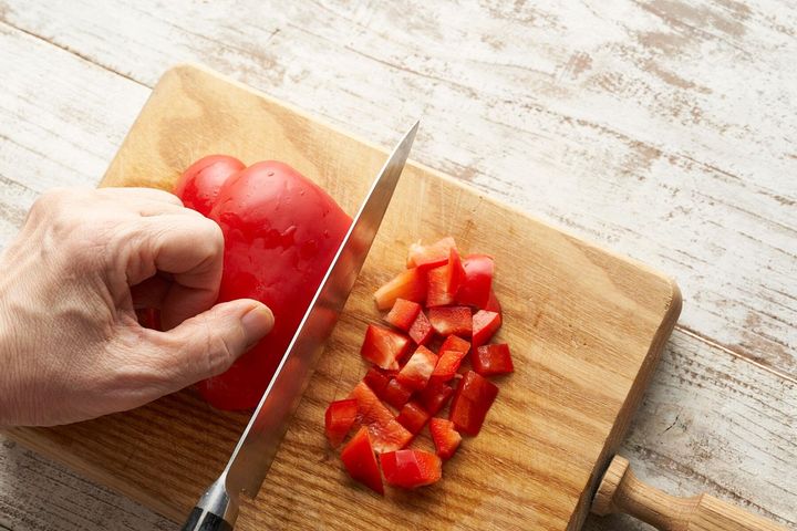 パプリカをカットする