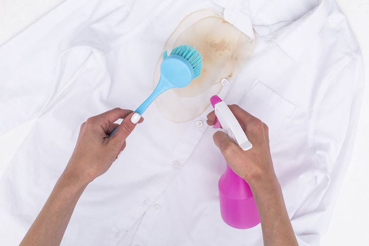 シミのついた服のイメージ