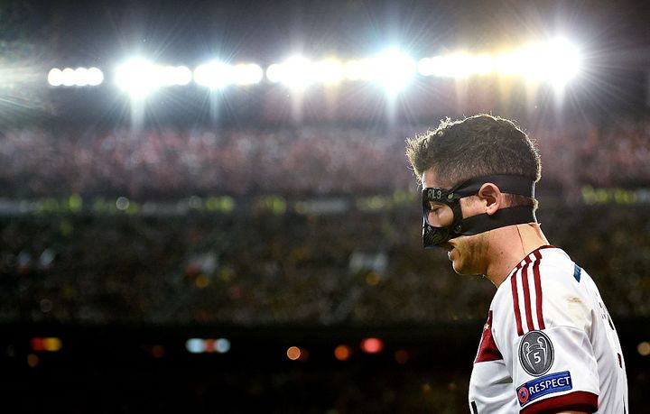 鼻骨骨折のエムバペも着用へ！フェイスマスクをつけてプレーした世界のスター6人