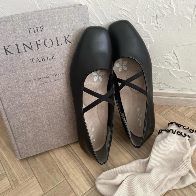 しまむらの「軽量スクエアゴムクロスパンプス」