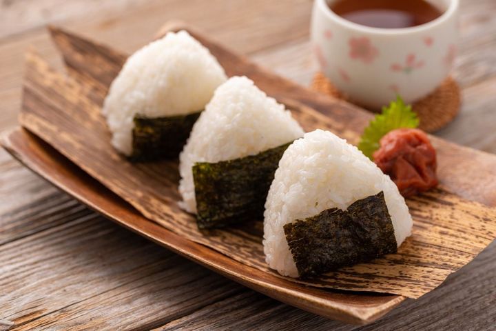 あなたにとってなじみ深い「おにぎりの形」は？