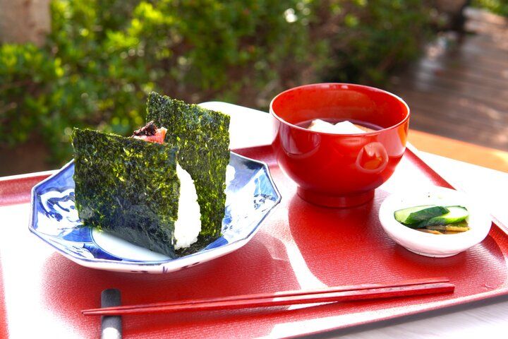 北鎌倉に到着したらまずは直行して腹ごしらえ♪おむすびとけんちん汁の朝ごはん「北鎌倉 おむすび庵」